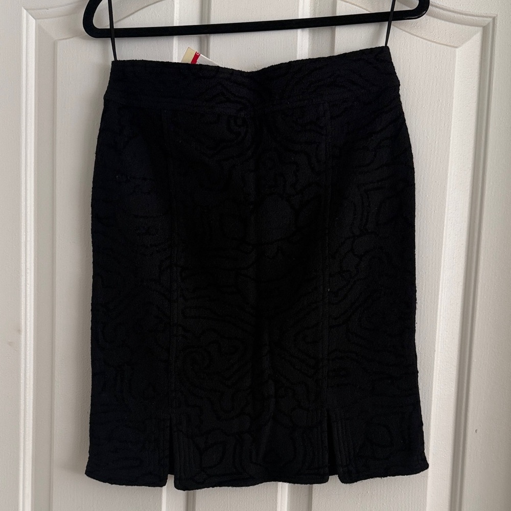 Vertigo Paris Black Textured Pencil Skirt